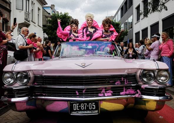 TILBURG - Participants during a Pride Walk from Tilburg station towards the Tilburg Fair for the traditional Pink Monday. During this day, equality, inclusion, and acceptance are celebrated with a large fair. RAMON VAN FLYMEN ANP netherlands out - belgium out  Copyright: xx x563923120x originalFilename: 563923120.jpg