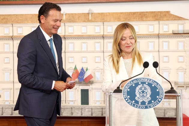 IPA86842774 - Rome, Italy, July 20, 2026: Giorgia Meloni shakes hands with Luis Montenegro at the conclusion of the two leaders™ joint statements following their meeting. Prime Minister Giorgia Meloni welcomes Portuguese Prime Minister Luis Montenegro to Palazzo Chigi for an official meeting focused on key European issues and cooperation between Italy and Portugal.  Copyright: xmarcoxiacobuccix xmarcoxiacobuccix 86842774