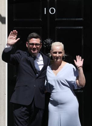 (260720) -- LONDON, July 20, 2026 -- Andy Burnham and his wife wave to the crowd outside 10 Downing Street in London, Britain, July 20, 2026. British Labour Party leader Andy Burnham officially became Britain s prime minister on Monday after King Charles III invited him to form a government. ) (SpotNews) BRITAIN-LONDON-BURNHAM-NEW PM LixYing 