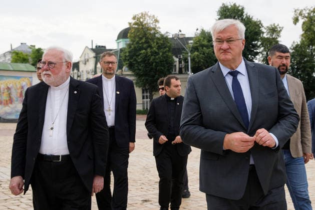 Archbishop Sir Paul Richard Gallagher, Secretary of the Holy See for Relations with States and International Organisations, and Acting Minister of Foreign Affairs of Ukraine Andrii Sybiha (L to R, front), followed by Apostolic Nuncio to Ukraine Archbishop Visvaldas Kulbokas (L, back), cross Mykhailivska Square after laying flowers at the Wall of Remembrance of those fallen for Ukraine, Kyiv, Ukraine, July 20, 2026. (Photo by Marianna Kotyk Ukrinform) Acting Ukrainian FM meets Vatican’s Secretary for Relations with States in Kyiv  Copyright: xMariannaxKotykx
