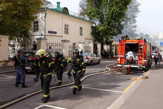 RUSSIA, MOSCOW - JULY 20, 2026: Emergency units respond to a fire of 250sqm in area at the out-of-operation Naryshkin Country Estate in Kuntsevo, western Moscow. Artyom Geodakyan TASS  95260489