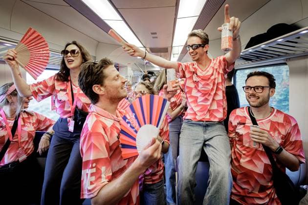 UTRECHT - Participants travel to Tilburg station on the Pink Monday Express. On Pink Monday, diversity, equality, and inclusion are traditionally celebrated at the Tilburg fair. RAMON VAN FLYMEN ANP netherlands out - belgium out  Copyright: xx x563926045x originalFilename: 563926045.jpg