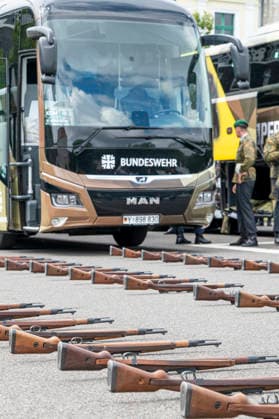 Feierliches Gelöbnis im Bendlerblock EUR, Deutschland, Berlin, 20.07.2026: 240 Rekrutinnen und Rekruten der Bundeswehr legen im Bendlerblock anlässlich des 82. Jahrestages des 20. Juli 1944 ihr Gelöbnis ab. Sie bekennen sich zur freiheitlichen-demokratischen Grundordnung und geloben der Bundesrepublik Deutschland treu zu dienen. In Anwesenheit des Verteidigungsminister Boris Pistorius (SPD) und als Ehrengast wird der Schriftsteller Navid Kermani eine Rede halten. *** Ceremonial Oath-Taking at the Bendlerblock, Berlin, Germany, July 20, 2026: 240 Bundeswehr recruits take their oath at the Bendlerblock on the occasion of the 82nd anniversary of July 20, 1944. They pledge their commitment to the free democratic basic order and vow to serv