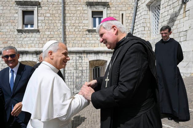ITALY - POPE LEO XIV VISITING THE MONTECASSINO ABBEY IN CASSINO - 2026 7 20 Italy, MonteCassino , Vatican, 2026 7 20 Pope Leo XIV hugs Don Antonio Luca Fallica as he visiting the Montecassino Abbey in Cassino. EDITORIAL USE ONLY - NO BOOKS Copyright: xVATICANxMEDIAx