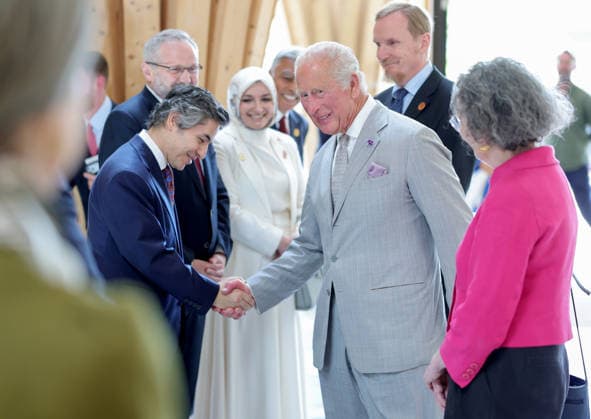 King Charles III Visits Cambridge CAMBRIDGE, ENGLAND - JULY 20: King Charles III smiles and shakes hands as he arrives for his visit to Cambridge Central Mosque on July 20, 2026 in Cambridge, England. Europe™s first Eco-Mosque, its notable for its architectural quality, environmental leadership and role as a place of worship and community engagement., Credit:Chris Jackson PA ROTA - B68 Avalon United Kingdom, England, Cambridge  Copyright: xChrisxJacksonx xPAxROTAx-xB68x xAvalonx 1117569160
