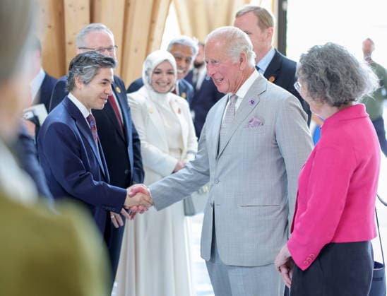 King Charles III Visits Cambridge CAMBRIDGE, ENGLAND - JULY 20: King Charles III smiles and shakes hands as he arrives for his visit to Cambridge Central Mosque on July 20, 2026 in Cambridge, England. Europe™s first Eco-Mosque, its notable for its architectural quality, environmental leadership and role as a place of worship and community engagement., Credit:Chris Jackson PA ROTA - B68 Avalon United Kingdom, England, Cambridge  Copyright: xChrisxJacksonx xPAxROTAx-xB68x xAvalonx 1117569169