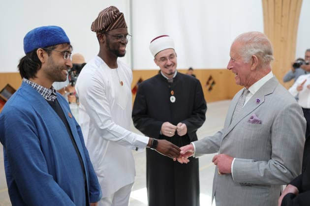 King Charles III Visits Cambridge CAMBRIDGE, ENGLAND - JULY 20: King Charles III (R) smiles and shakes hands with faith leaders and community members during his visit to Cambridge Central Mosque on July 20, 2026 in Cambridge, England. Europe™s first Eco-Mosque, its notable for its architectural quality, environmental leadership and role as a place of worship and community engagement., Credit:Chris Jackson PA ROTA - B68 Avalon United Kingdom, England, Cambridge  Copyright: xChrisxJacksonx xPAxROTAx-xB68x xAvalonx 1117569207