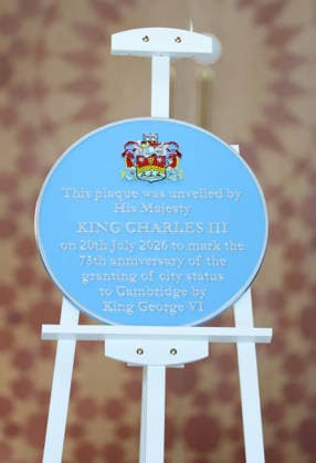 King Charles III Visits Cambridge CAMBRIDGE, ENGLAND - JULY 20: A general view of a plaque unveiled by King Charles III during his visit to Cambridge Central Mosque on July 20, 2026 in Cambridge, England. Europe™s first Eco-Mosque, its notable for its architectural quality, environmental leadership and role as a place of worship and community engagement., Credit:Chris Jackson PA ROTA - B68 Avalon United Kingdom, England, Cambridge  Copyright: xChrisxJacksonx xPAxROTAx-xB68x xAvalonx 1117569242