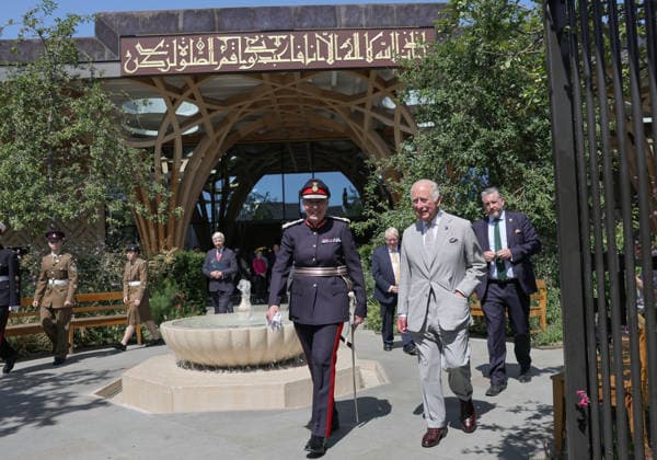 King Charles III Visits Cambridge CAMBRIDGE, ENGLAND - JULY 20: King Charles III (second right) smiles during his visit to Cambridge Central Mosque on July 20, 2026 in Cambridge, England. Europe™s first Eco-Mosque, its notable for its architectural quality, environmental leadership and role as a place of worship and community engagement., Credit:Chris Jackson PA ROTA - B68 Avalon United Kingdom, England, Cambridge  Copyright: xChrisxJacksonx xPAxROTAx-xB68x xAvalonx 1117569269