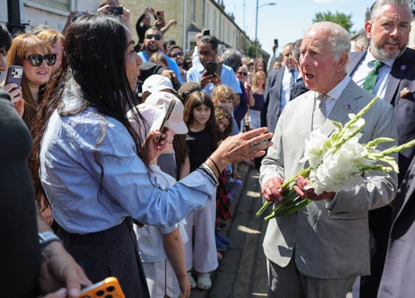 King Charles III Visits Cambridge CAMBRIDGE, ENGLAND - JULY 20: King Charles III speaks with well-wishers after his visit to Cambridge Central Mosque on July 20, 2026 in Cambridge, England. Europe™s first Eco-Mosque, its notable for its architectural quality, environmental leadership and role as a place of worship and community engagement., Credit:Chris Jackson PA ROTA - B68 Avalon United Kingdom, England, Cambridge  Copyright: xChrisxJacksonx xPAxROTAx-xB68x xAvalonx 1117569274