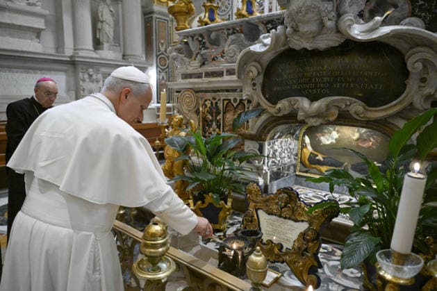 Pope Leo XIV Visits The Abbey Of Montecassino - Italy Pope Leo XIV prays at the tomb of St. Benedict during a visit at the Abbey of Montecassino, central Italy, on July 20, 2026. Pope Leo XIV paid a private visit to the Abbey of Montecassino and its monastic community and prayed for peace at the tomb of St. Benedict. The Abbey of Montecassino is a Benedictine monastery on a rocky hill about 130 kilometres southeast of Rome. It was the first monastery of the Benedictine order, founded by the saint himself in 529. In 1944, during World War II, it was the site of the Battle of Monte Cassino, when the building was destroyed by Allied bombing. It was rebuilt after the war. Photo by (EV) Simone Risoluti Vatican Media ABACAPRESS.COM Montecassino  Copyright: xABACAx
