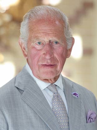 King Charles III Visits Cambridge CAMBRIDGE, ENGLAND - JULY 20: King Charles III as he unveils a plaque during his visit to Cambridge Central Mosque on July 20, 2026 in Cambridge, England. Europe™s first Eco-Mosque, its notable for its architectural quality, environmental leadership and role as a place of worship and community engagement., Credit:Chris Jackson PA ROTA - B68 Avalon United Kingdom, England, Cambridge  Copyright: xChrisxJacksonx xPAxROTAx-xB68x xAvalonx 1117569304