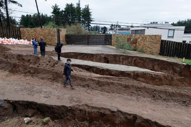 Renaca, July 20, 2026: A sinkhole affects residents of the Los Pinos residential area in Renaca as the Sebastian frontal system passes through. Cisternas Aton Chile, Renaca, Chile. Aton 1174101  Copyright: SEBASTIANxCISTERNAS xATONxCHILE