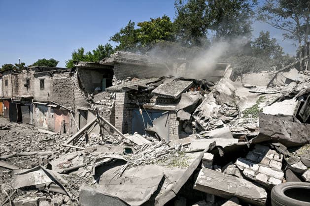 A garage cooperative is damaged by a Russian guided aerial bomb strike in the Voznesenivskyi district of Zaporizhzhia, Ukraine, July 20, 2026. The attack destroyed or damaged privately owned garages, while the blast wave and debris wrecked civilian cars. A woman was killed at the site of the strike, and five others were injured. (Photo by Dmytro Smolienko Ukrinform) Russian strike garage co-op in central Zaporizhzhia with guided bomb  Copyright: xDmytroxSmolienkox