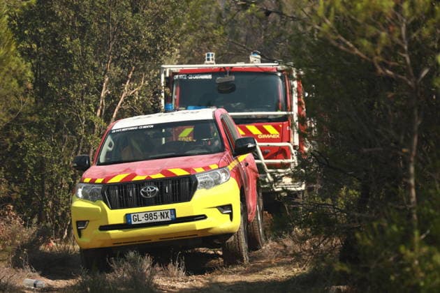 Firefighting helicopters battle wildfire in southern France TARADEAU, FRANCE - JULY 20: Firefighters respond to the wildfire near Taradeau in the Var department of southern France on July 20, 2026. Two wildfires broke out in France s southern Var department on Sunday, burning around 90 hectares (222 acres) and forcing evacuations, local authorities said. A rapidly spreading blaze first burned around 30 hectares in Taradeau before spreading to the neighboring commune of Les Arcs, where another 60 hectares were scorched, the Var Prefecture said on the US social media company X. The prefecture said strong winds and drought-stricken vegetation were fueling the rapid spread of the fire. Authorities evacuated several hamlets, while the mayor of L  Copyright: x2026xAnadoluxMohamadxSalaheldinxAbdelghanixAlsayedx