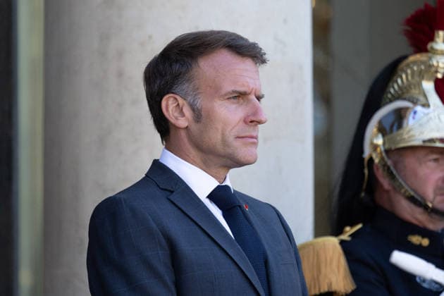 Emmanuel Macron welcomes Gabon President Brice Oligui Nguema - Paris France s President Emmanuel Macron wait to welcome Gabon s President before a meeting at the Elysee Palace in Paris on July 20, 2026. Photo by Raphael Lafargue ABACAPRESS.COM Paris France  Copyright: xLafarguexRaphael ABACAx