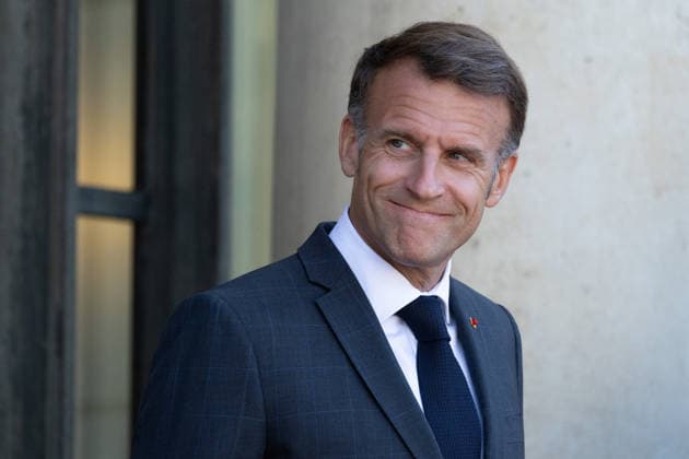 Emmanuel Macron welcomes Gabon President Brice Oligui Nguema - Paris France s President Emmanuel Macron wait to welcome Gabon s President before a meeting at the Elysee Palace in Paris on July 20, 2026. Photo by Raphael Lafargue ABACAPRESS.COM Paris France  Copyright: xLafarguexRaphael ABACAx