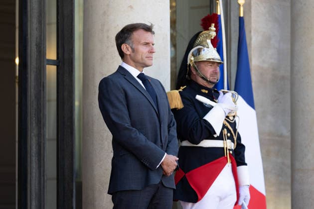 Emmanuel Macron welcomes Gabon President Brice Oligui Nguema - Paris France s President Emmanuel Macron wait to welcome Gabon s President before a meeting at the Elysee Palace in Paris on July 20, 2026. Photo by Raphael Lafargue ABACAPRESS.COM Paris France  Copyright: xLafarguexRaphael ABACAx