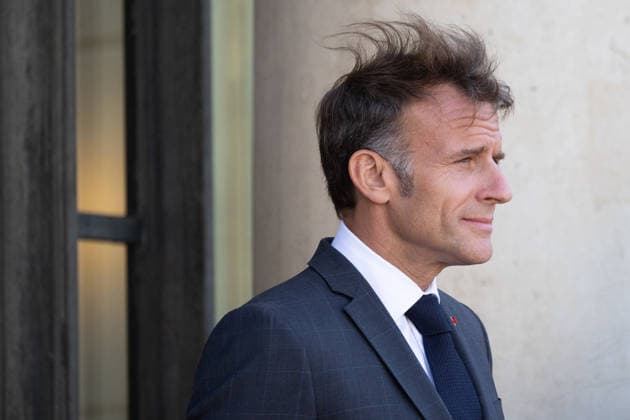 Emmanuel Macron welcomes Gabon President Brice Oligui Nguema - Paris France s President Emmanuel Macron hair flying as he waits to welcome Gabon s President before a meeting at the Elysee Palace in Paris on July 20, 2026. Photo by Raphael Lafargue ABACAPRESS.COM Paris France  Copyright: xLafarguexRaphael ABACAx