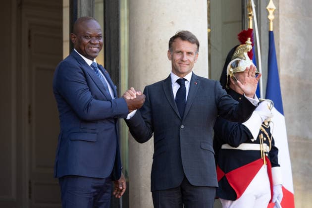 Emmanuel Macron welcomes Gabon President Brice Oligui Nguema - Paris Gabon s President Brice Oligui Nguema is welcomed by France s President Emmanuel Macron before a meeting at the Elysee Palace in Paris on July 20, 2026. Photo by Raphael Lafargue ABACAPRESS.COM Paris France  Copyright: xLafarguexRaphael ABACAx