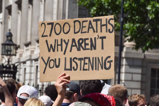 July 20, 2026, London, United Kingdom: A climate activists from the group Fossil Free London holds a placard stating 2700 deaths, why aren t you listening during a protest against Rosebank and other oil and gas projects in the North Sea outside Downing Street ahead of the arrival of Andy Burnham, who starts his first day as the new UK Prime Minister replacing Keir Starmer. London United Kingdom  - ZUMAs197 20260720_aaa_s197_114 Copyright: xVukxValcicx