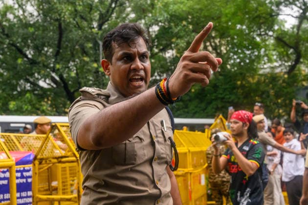July 20, 2026, New Delhi, New Delhi, India: NEW DELHI, India Ã¢â‚¬ A police officer gestures and shouts near a barricade at Jantar Mantar during demonstrations by the Cockroach Janata Party (CJP) demanding the resignation of Education Minister Dharmendra Pradhan over alleged irregularities in the NEET-UG exam, July 20, 2026. New Delhi India  - ZUMAm184 20260720_zip_m184_040 Copyright: xAnkitxRoyxMajumderx
