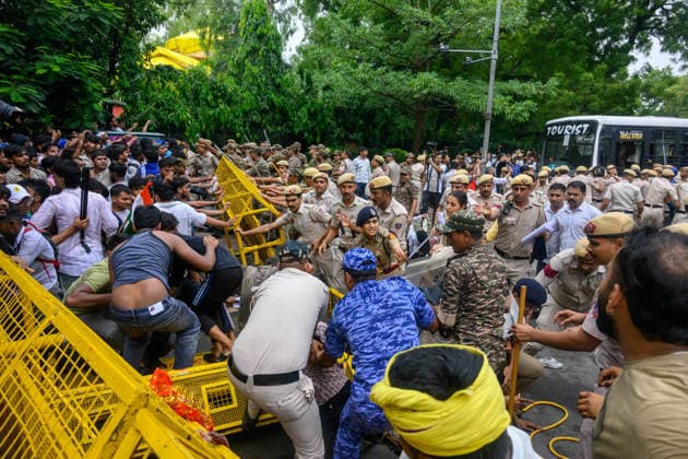 July 20, 2026, New Delhi, New Delhi, India: NEW DELHI, India Ã¢â‚¬? A large contingent of police move in as protesters and officers scuffle at a barricade, with one officer holding a riot shield, at Jantar Mantar during demonstrations by the Cockroach Janata Party (CJP) demanding the resignation of Education Minister Dharmendra Pradhan over alleged irregularities in the NEET-UG exam, July 20, 2026. New Delhi India  - ZUMAm184 20260720_zip_m184_045 Copyright: xAnkitxRoyxMajumderx