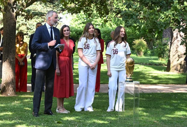 The Royal Family holds an audience with the Spanish National Soccer Team, champions of the 2026 FIFA World Cup. Their Majesties King Felipe VI and Queen Letizia, Princess Leonor, and Infanta Sofía during the audience with the Spanish National Soccer Team after it was crowned winner of the FIFA World Cup against Argentina on July 20, 2026, in Madrid, Spain. The King and Queen, along with their two daughters, received the Spanish National Soccer Team at the Zarzuela Palace after the team’s victory over Argentina the previous day in New York. This event marked the start of a series of official and public celebrations, which culminates with La Roja in Cibeles Square presenting the title to the fans. SOCCER PEOPLE WORLD CUP José Spain  Copyright: xJosÃ xOlivax 7677912
