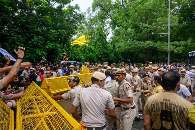 July 20, 2026, New Delhi, New Delhi, India: NEW DELHI, India Ã¢â‚¬ Police officers hold a barricade in place as protesters press against it at Jantar Mantar during demonstrations by the Cockroach Janata Party (CJP) demanding the resignation of Education Minister Dharmendra Pradhan over alleged irregularities in the NEET-UG exam, July 20, 2026. New Delhi India  - ZUMAm184 20260720_zip_m184_050 Copyright: xAnkitxRoyxMajumderx