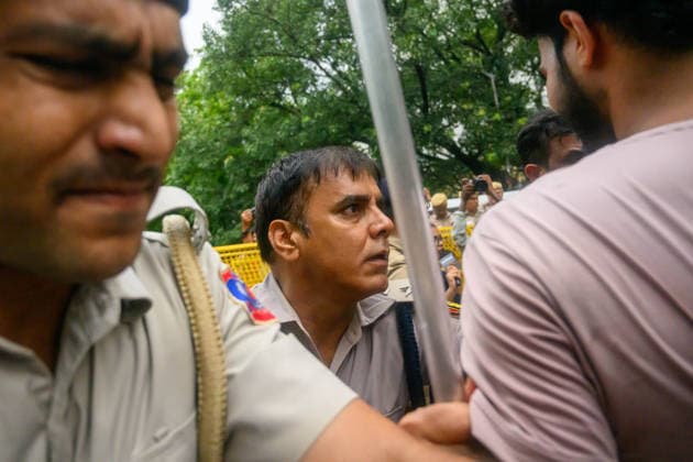 July 20, 2026, New Delhi, New Delhi, India: NEW DELHI, India Ã¢â‚¬ A Delhi Police officer holding a baton confronts a protester at close quarters at Jantar Mantar during demonstrations by the Cockroach Janata Party (CJP) demanding the resignation of Education Minister Dharmendra Pradhan over alleged irregularities in the NEET-UG exam, July 20, 2026. New Delhi India  - ZUMAm184 20260720_zip_m184_051 Copyright: xAnkitxRoyxMajumderx