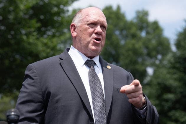 Tom Homan Speaks To Press - Washington Tom Homan, White House border czar, speaks to members of the media outside the White House in Washington, DC, US, on Monday, July 20, 2026. The Department of Homeland Security last week ordered immigration agents to temporarily halt most vehicle stops during deportation operations, according to a department official, after a fatal shooting of a man in Maine reignited concerns about the agency s tactics. Photo by Aaron Schwartz Pool ABACAPRESS.COM Washington District of Columbia  Copyright: xPool ABACAx