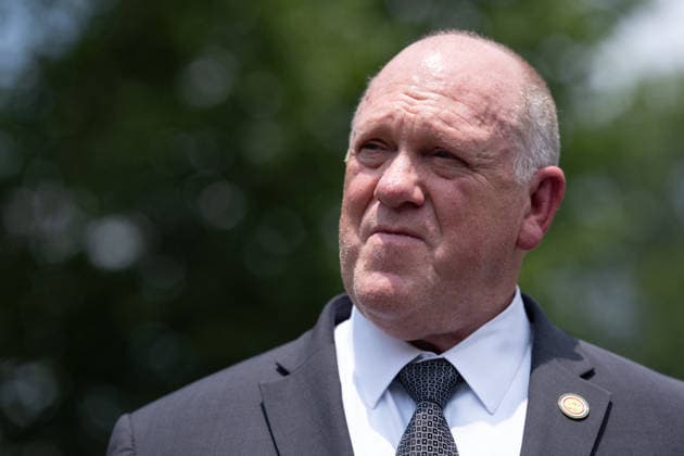 Tom Homan Speaks To Press - Washington Tom Homan, White House border czar, speaks to members of the media outside the White House in Washington, DC, US, on Monday, July 20, 2026. The Department of Homeland Security last week ordered immigration agents to temporarily halt most vehicle stops during deportation operations, according to a department official, after a fatal shooting of a man in Maine reignited concerns about the agency s tactics. Photo by Aaron Schwartz Pool ABACAPRESS.COM Washington District of Columbia  Copyright: xPool ABACAx
