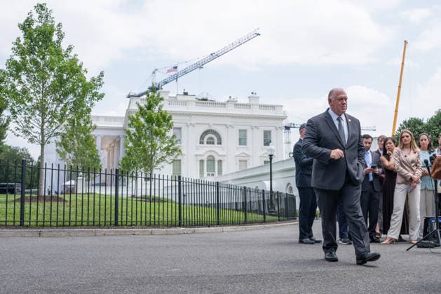 Tom Homan Speaks To Press - Washington Tom Homan, White House border czar, departs after speaking to members of the media outside the White House in Washington, DC, US, on Monday, July 20, 2026. The Department of Homeland Security last week ordered immigration agents to temporarily halt most vehicle stops during deportation operations, according to a department official, after a fatal shooting of a man in Maine reignited concerns about the agency s tactics. Photo by Aaron Schwartz Pool ABACAPRESS.COM Washington District of Columbia  Copyright: xPool ABACAx