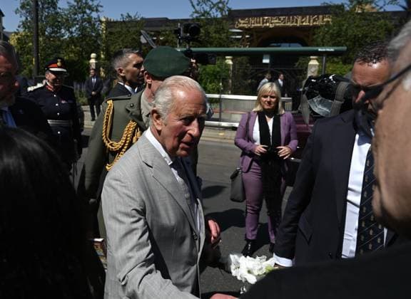 King Charles III visits Cambridge Central Mosque CAMBRIDGE, UNITED KINGDOM - JULY 20: King Charles III visits the Cambridge Central Mosque, Europe s first eco-friendly mosque, and meets with representatives of the Muslim community in Cambridge, United Kingdom, on July 20, 2026. Rasid Necati Aslim Anadolu Cambridge United Kingdom. Editorial use only. Please get in touch for any other usage.  Copyright: x2026xAnadoluxRasidxNecatixAslimx