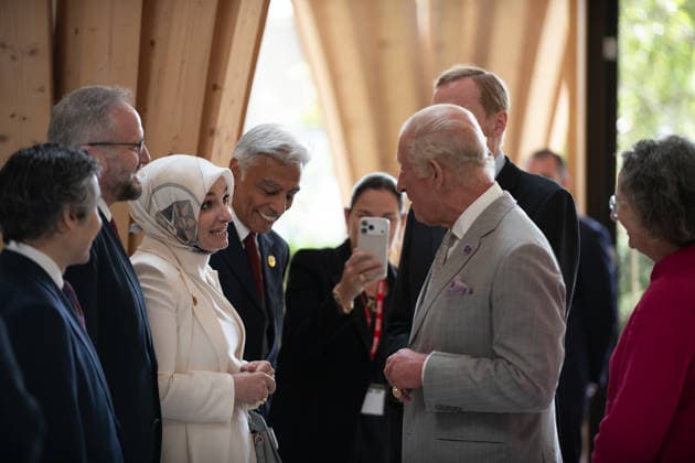 King Charles III visits Cambridge Central Mosque CAMBRIDGE, UNITED KINGDOM - JULY 20: King Charles III visits the Cambridge Central Mosque, Europe s first eco-friendly mosque, and meets with representatives of the Muslim community in Cambridge, United Kingdom, on July 20, 2026. Rooful Ali Anadolu Cambridge United Kingdom. Editorial use only. Please get in touch for any other usage.  Copyright: x2026xAnadoluxRoofulxAlix
