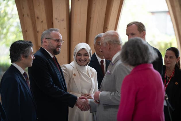 King Charles III visits Cambridge Central Mosque CAMBRIDGE, UNITED KINGDOM - JULY 20: King Charles III visits the Cambridge Central Mosque, Europe s first eco-friendly mosque, and meets with representatives of the Muslim community in Cambridge, United Kingdom, on July 20, 2026. Rooful Ali Anadolu Cambridge United Kingdom. Editorial use only. Please get in touch for any other usage.  Copyright: x2026xAnadoluxRoofulxAlix