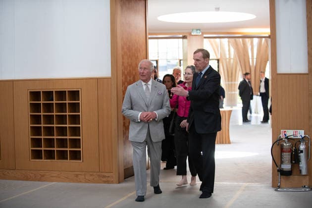 King Charles III visits Cambridge Central Mosque CAMBRIDGE, UNITED KINGDOM - JULY 20: King Charles III visits the Cambridge Central Mosque, Europe s first eco-friendly mosque, and meets with representatives of the Muslim community in Cambridge, United Kingdom, on July 20, 2026. Rooful Ali Anadolu Cambridge United Kingdom. Editorial use only. Please get in touch for any other usage.  Copyright: x2026xAnadoluxRoofulxAlix