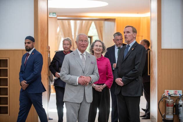 King Charles III visits Cambridge Central Mosque CAMBRIDGE, UNITED KINGDOM - JULY 20: King Charles III visits the Cambridge Central Mosque, Europe s first eco-friendly mosque, and meets with representatives of the Muslim community in Cambridge, United Kingdom, on July 20, 2026. Rooful Ali Anadolu Cambridge United Kingdom. Editorial use only. Please get in touch for any other usage.  Copyright: x2026xAnadoluxRoofulxAlix
