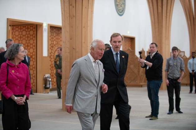 King Charles III visits Cambridge Central Mosque CAMBRIDGE, UNITED KINGDOM - JULY 20: King Charles III visits the Cambridge Central Mosque, Europe s first eco-friendly mosque, and meets with representatives of the Muslim community in Cambridge, United Kingdom, on July 20, 2026. Rooful Ali Anadolu Cambridge United Kingdom. Editorial use only. Please get in touch for any other usage.  Copyright: x2026xAnadoluxRoofulxAlix