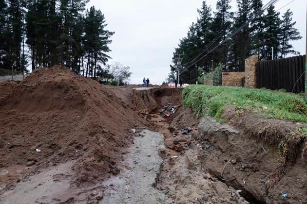 Renaca, July 20, 2026: A sinkhole affects residents of the Los Pinos residential area in Renaca as the Sebastian frontal system passes through. Cisternas Aton Chile, Renaca, Chile. Aton 1174185  Copyright: SEBASTIANxCISTERNAS xATONxCHILE