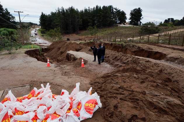 Renaca, July 20, 2026: A sinkhole affects residents of the Los Pinos residential area in Renaca as the Sebastian frontal system passes through. Cisternas Aton Chile, Renaca, Chile. Aton 1174190  Copyright: SEBASTIANxCISTERNAS xATONxCHILE