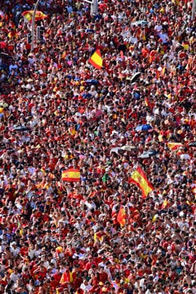 July 20, 2026, Madrid, Spain: Thousands of Spain supporters gather at Plaza de Cibeles in Madrid to celebrate the national team s FIFA World Cup triumph over Argentina. Fans wave Spanish flags, sing, and celebrate the historic victory in one of the country s most iconic public squares. Madrid SPAIN  - ZUMAz108 20260720_znp_z108_028 Copyright: xRichardxZubelzux