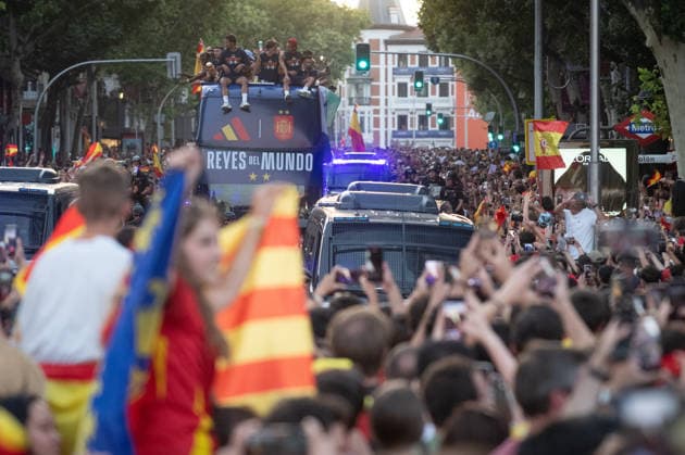 The Spanish National Team Celebrates Its World Cup Victory with a Parade in Madrid Hundreds of people line the streets to welcome the players during the Spanish National Team’s victory parade following its win at the 2026 World Cup, on July 20, 2026, in Madrid, Spain. The Spanish team became the 2026 World Cup champion yesterday after defeating Argentina 1–0 with a goal by Ferrán Torres. JULY 20, 2026. Fernando Sá, Madrid, Spain  Copyright: xFernandoxSanchezx 7678089
