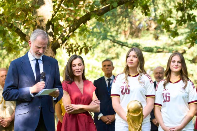 July 20, 2026, Madrid, Spain: KING FELIPE VI OF SPAIN, QUEEN LETIZIA OF SPAIN, CROWN PRINCESS LEONOR and PRINCESS SOFIA receive the Spanish National Football Team Following World Cup Win at Zarzuela Palace garden in Madrid. Madrid Spain  - ZUMAg15_ 20260720_zaf_g15_083 Copyright: xJackxAbuinx