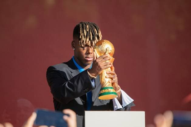 July 20, 2026, Madrid, Spain: Nico Williams, a player on the Spanish national football team, holds the World Cup trophy at an event at the Moncloa Palace complex in Madrid..The Prime Minister, Pedro Sanchez, welcomes the Spanish national football team, winners of the 2026 FIFA World Cup, to the Moncloa Palace complex. Madrid Spain - ZUMAs197 20260720_aaa_s197_117 Copyright: xDavidxCanalesx