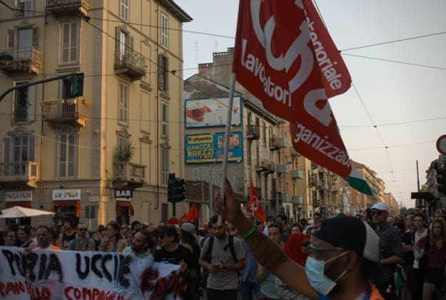 Demonstrators in Turin rally after death of Abderrahim Fakir TURIN, ITALY JULY 20, 2026: Hundreds of people gather in the Barriera di Milano district of Turin in solidarity with the family of Abderrahim Fakir, a 43-year-old Italian-Moroccan man who died during a police arrest in Bologna. The demonstration follows Fakir s death, which has sparked protests in several Italian cities and renewed public debate over police conduct and accountability. Torino Italy Copyright: x xChiaraxAntenuccix xJNAxPressx