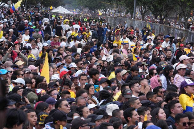 Colombia s Independence Day Parade in Bogota BOGOTA, COLOMBIA - JULY 20: A view of a crowd as Colombian President Gustavo Petro attends the Independence Day military parade in Bogota, Colombia, on July 20, 2026. Petro said the ceremony would mark his final public appearance before leaving office. During the event, a crowd breached the first security perimeter and surged toward the main stage, while a group of demonstrators surrounded and verbally harassed members of the press. Several people climbed onto the platform designated for journalists, prompting reporters from multiple media outlets to report insufficient crowd-control measures and to leave the area under escort by the Colombian National Police. Juancho Torres Anadolu Bogota Colo  Copyright: x2026xAnadoluxJuanchoxTorresx