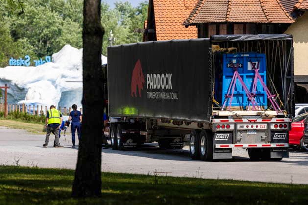 July 20, 2026, Niagara Falls, On, Canada: A truck holds a tank in which a Beluga whale will be transported by a group of experts from Marineland and several US aquariums at Marineland in Niagara Falls, Ont., Monday, July 20, 2026. Niagara Falls Canada  - ZUMAc35_ 20260720_zaf_c35_049 Copyright: xCarlosxOsoriox
