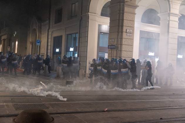 Clashes erupt after rally over death of Abderrahim Fakir in Bologna BOLOGNA, ITALY JULY 21, 2026: Clashes erupt between demonstrators and police following a peaceful gathering called by Bologna Mayor Matteo Lepore and the family of Abderrahim Fakir, a 43-year-old Italian-Moroccan man who died during a police arrest. Protesters later gather in Piazza Roosevelt outside the Prefecture headquarters, where tensions escalate into confrontations lasting more than two hours. Bologna Italy Copyright: x xLeonardoxGaravagliax xJNAxPressx