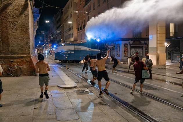 Clashes erupt after rally over death of Abderrahim Fakir in Bologna BOLOGNA, ITALY JULY 21, 2026: Clashes erupt between demonstrators and police following a peaceful gathering called by Bologna Mayor Matteo Lepore and the family of Abderrahim Fakir, a 43-year-old Italian-Moroccan man who died during a police arrest. Protesters later gather in Piazza Roosevelt outside the Prefecture headquarters, where tensions escalate into confrontations lasting more than two hours. Bologna Italy Copyright: x xLeonardoxGaravagliax xJNAxPressx